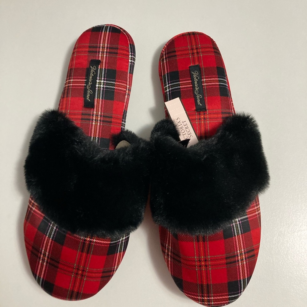 Victoria’s Secret slippers - Picture 1 of 6